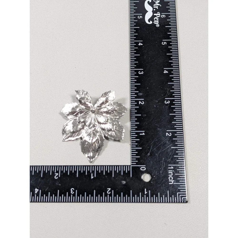 Vintage Silver tone Textured Maple Leaf Flat Pin Brooch‎